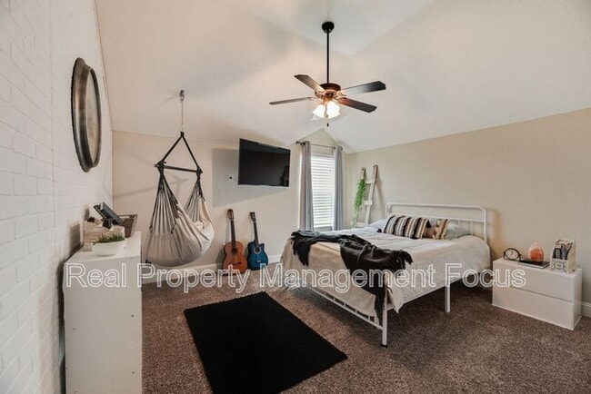 Building Photo - 3625 Funston Dr