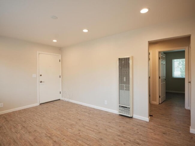 Building Photo - 1695 Whitwood Ln