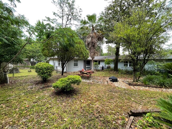 Building Photo - 818 NW 21st St