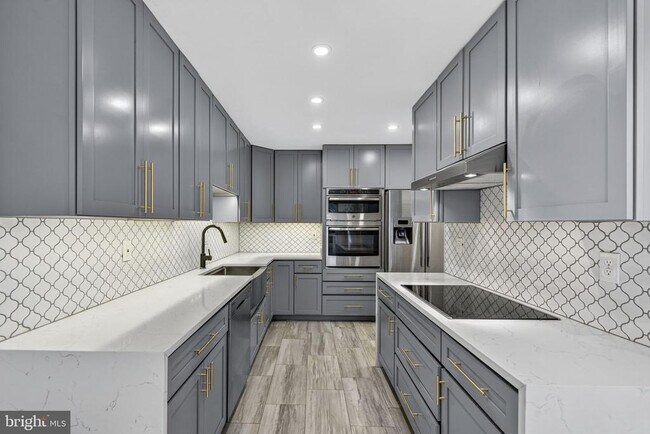 Building Photo - 8605 Western Oak Dr