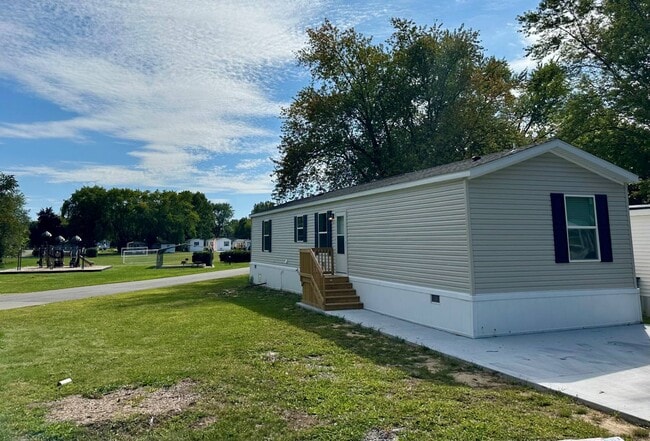 Primary Photo - 1083 E State Rd 2