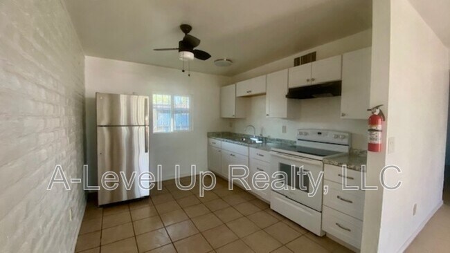 Building Photo - 1025 S Santa Rita Ave
