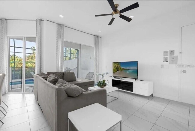 Building Photo - 450 Captiva Dr