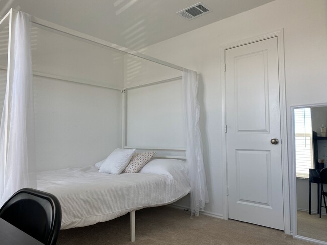 Building Photo - 252 Tugboat Annie Wy