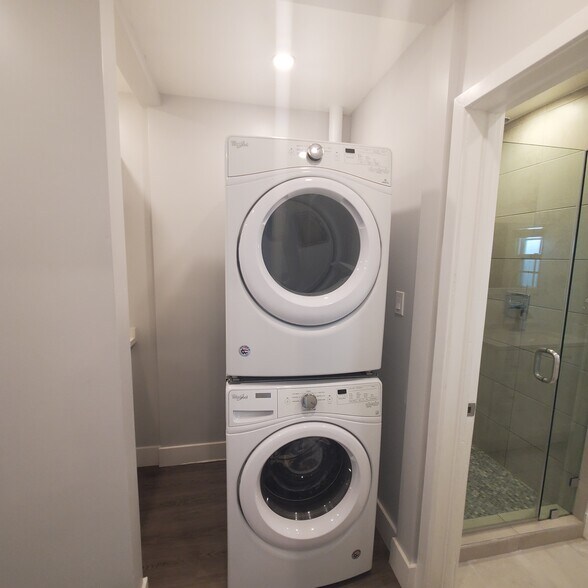 Building Photo - 10605 Ashton Ave