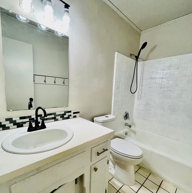 Building Photo - Updated 4 Bedroom Home