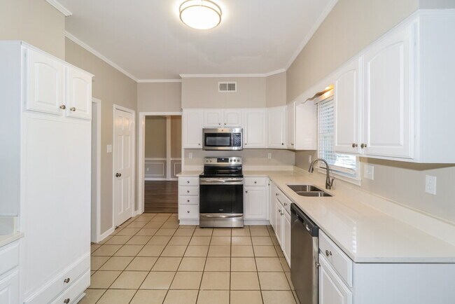 Building Photo - 2322 Carrollwood Ln