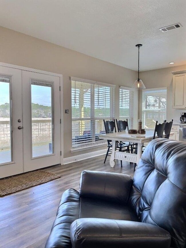 Building Photo - Fully furnished 2-bedroom house on the bayou!