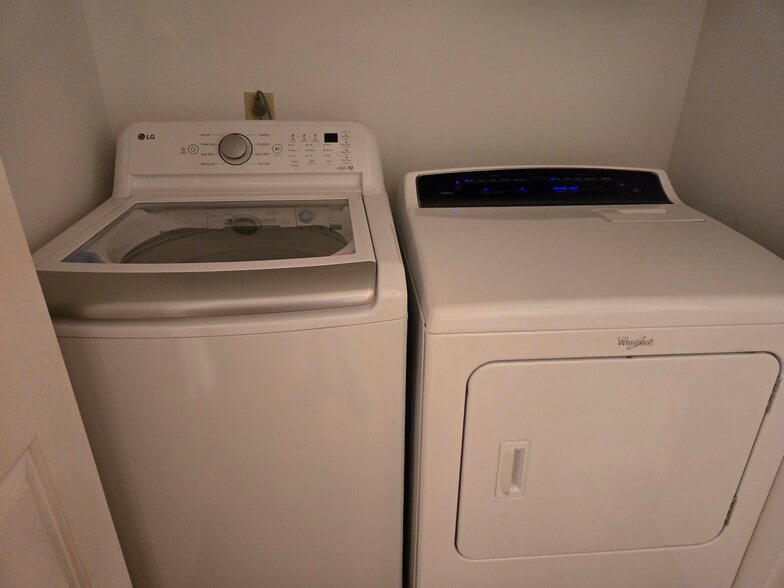 Building Photo - 11015 S Ford Rd