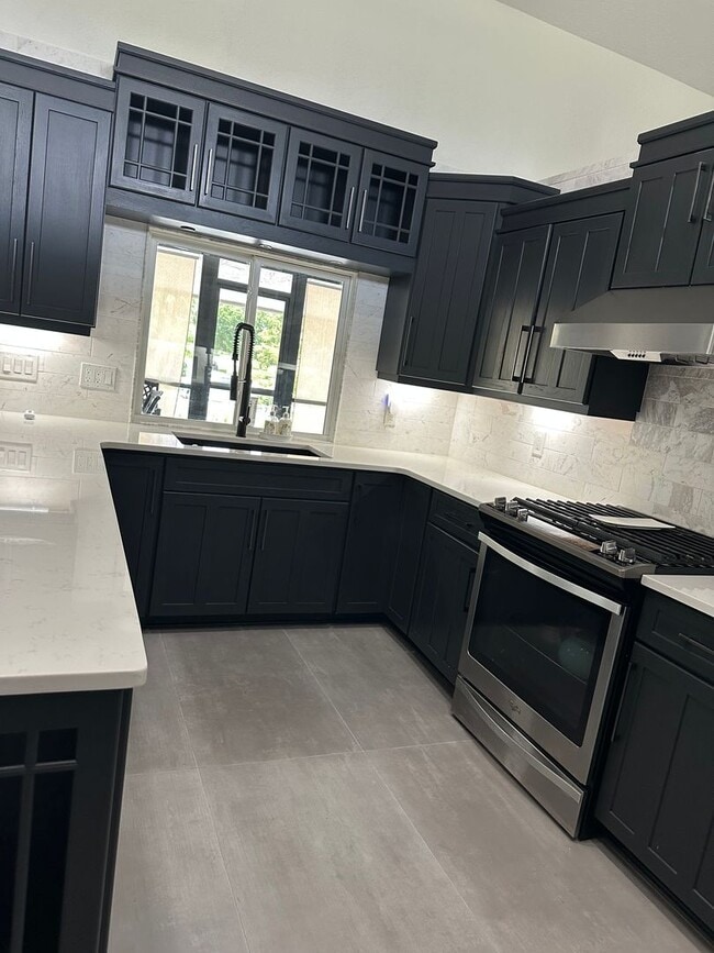Building Photo - 4 Bedroom 3 Bathroom in Winter Haven