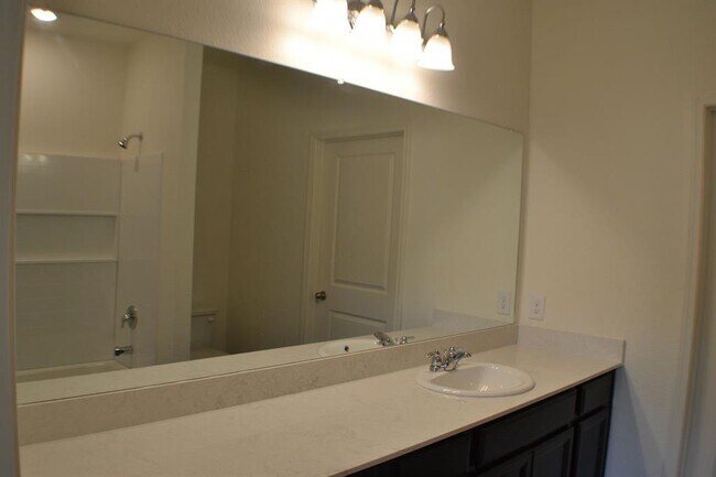 Building Photo - 824 Cedar Elm Dr