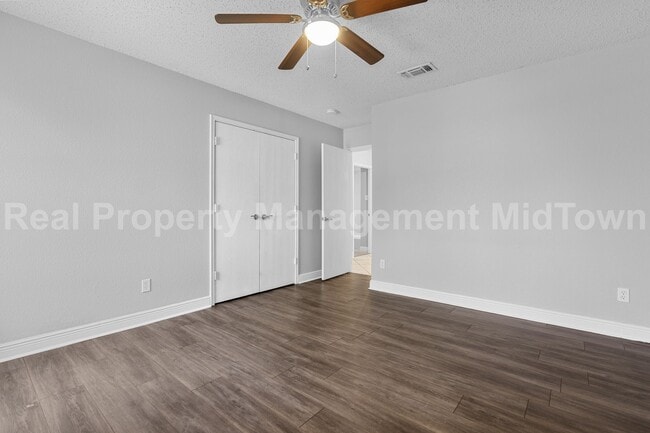 Building Photo - 1014 Mazourka Dr