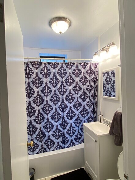 Building Photo - 6 Sutherland Rd