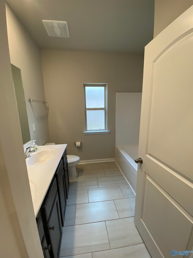 Building Photo - 14980 Westmeade Ln