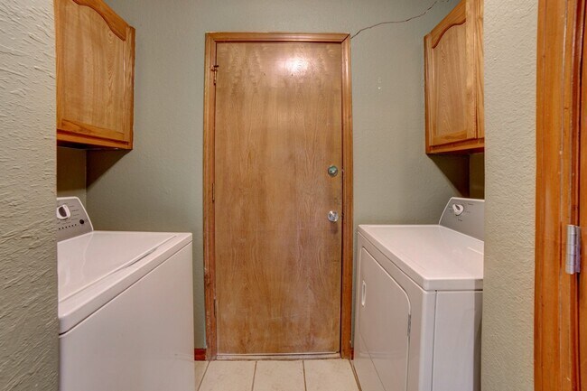 Building Photo - Fantastic Broken Arrow property now up for rent