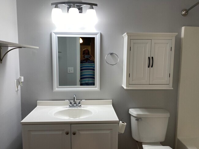 Upstairs full bath - 1305 Cedar Shoals Drive #500