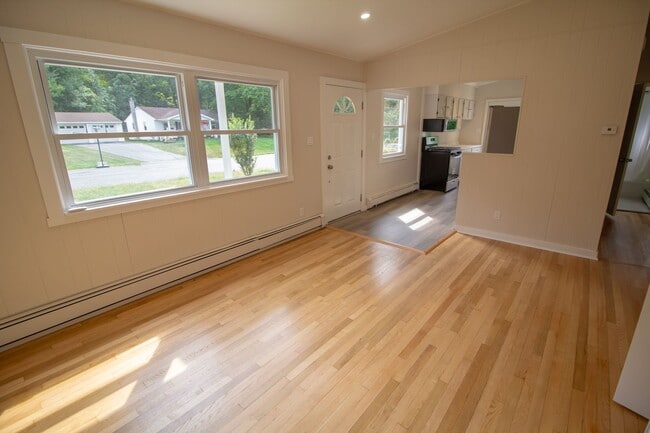 Building Photo - Newly Renovated 3 BR - 1 BA Ranch in Latham