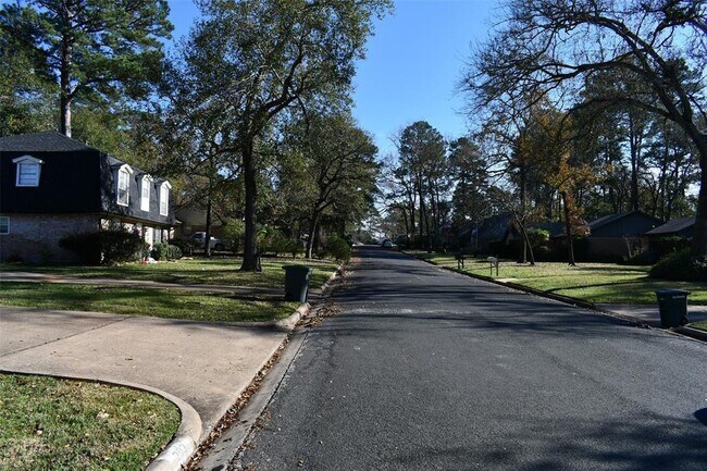 Building Photo - 203 Pine Valley