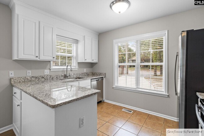 Building Photo - 4005 Hickory St