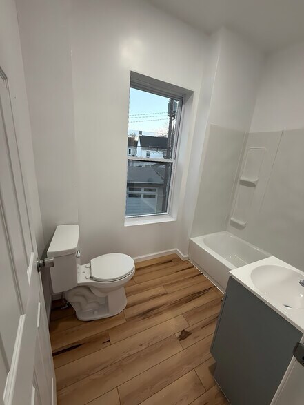 Building Photo - 241 Franklin Way