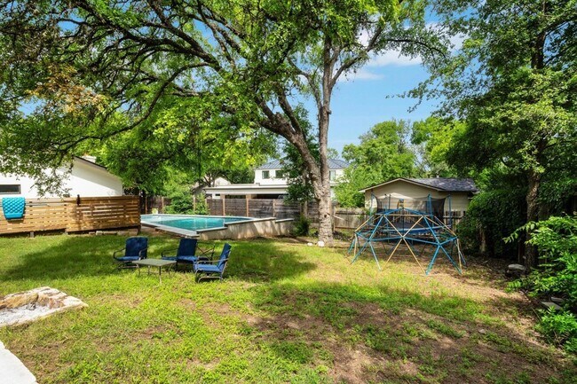 Building Photo - 2502 Side Cove