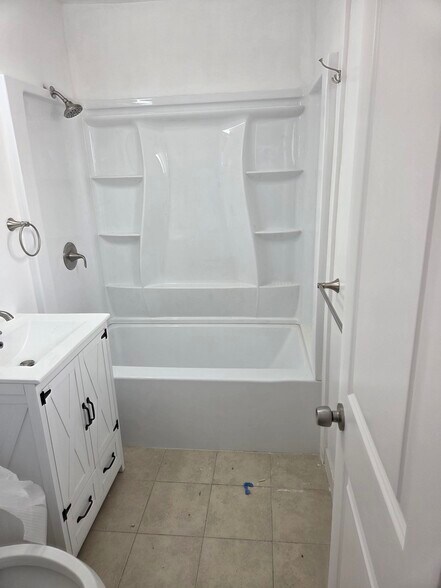 Building Photo - 4008 Rockwood St