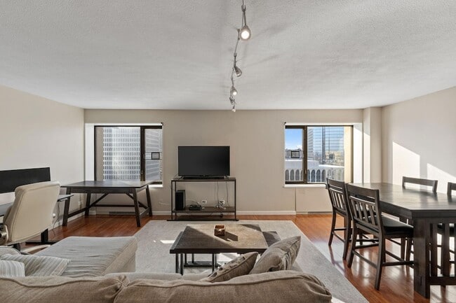 Building Photo - 19 S 1st St