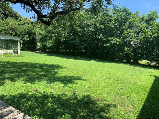 Building Photo - 307 N San Marcos St