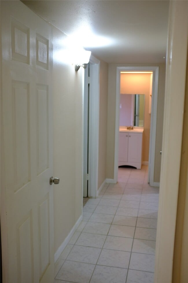 Building Photo - 6310 French Chateau Dr