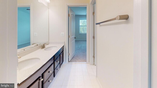 Building Photo - 7640 Knotting Hl Ln