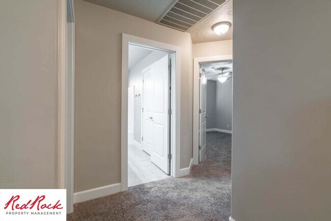 Building Photo - 4 Bedroom Home Near Golf Courses In St. George