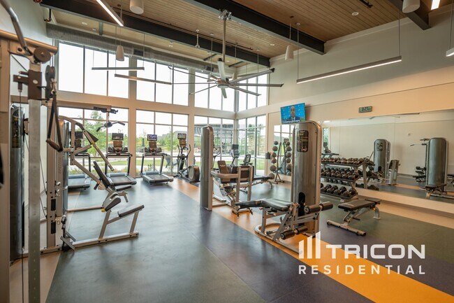 Building Photo - 8101 Howell Oak Dr