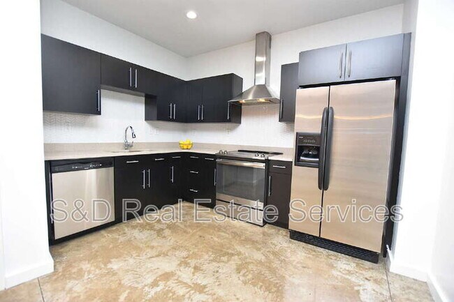 Building Photo - 5008 S MacDill Ave