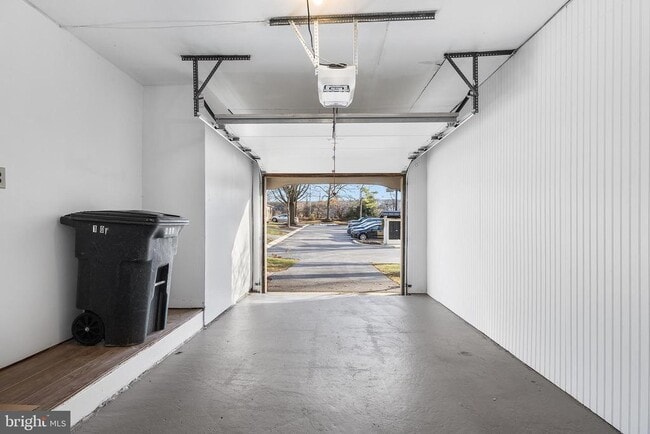 Building Photo - 106 Bernard Ct