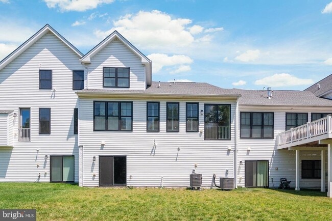 Building Photo - 8631 St Anthony Dr