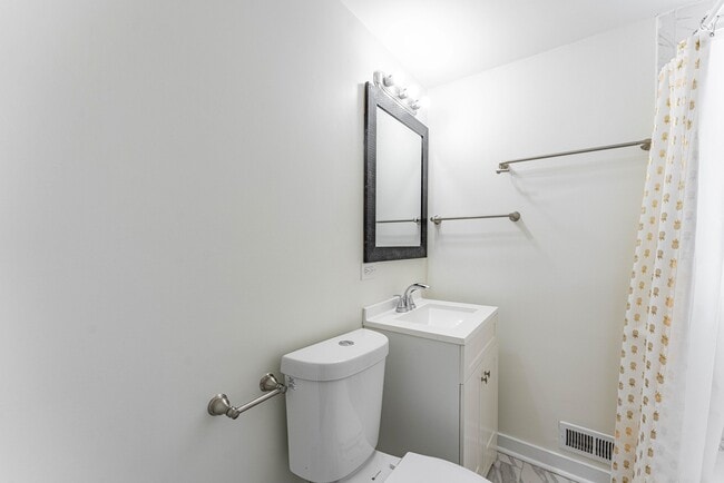 Building Photo - 2817 Maple Ave