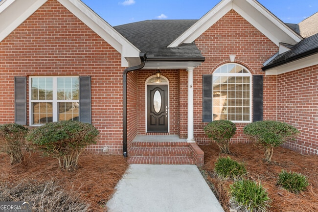 Building Photo - 1811 Old Carriage Trail