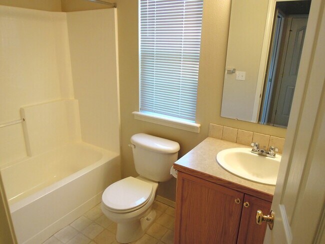 Building Photo - 3 Bedroom Patio Home
