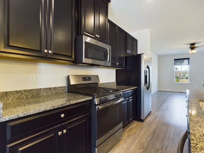 Building Photo - 537 Crofton Village Terrace