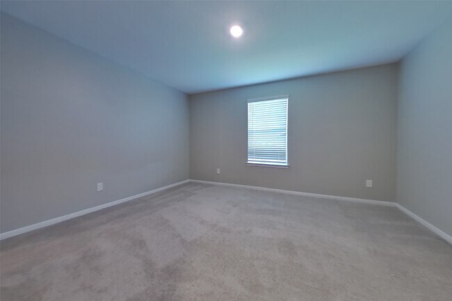 Building Photo - 301 Summer Horse Dr