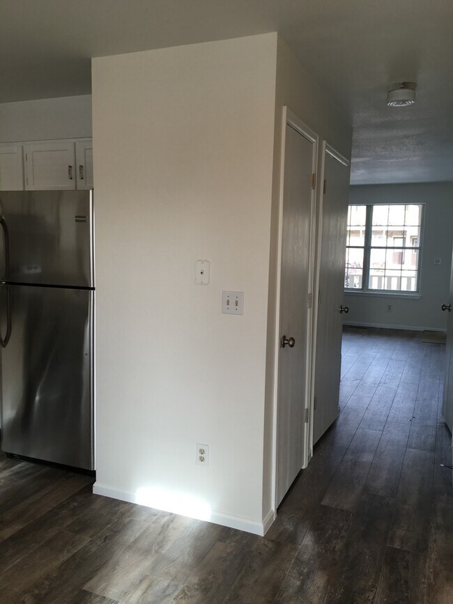 Building Photo - Darling 3 bedroom, 3 bath Louisville Townhome Available June 7