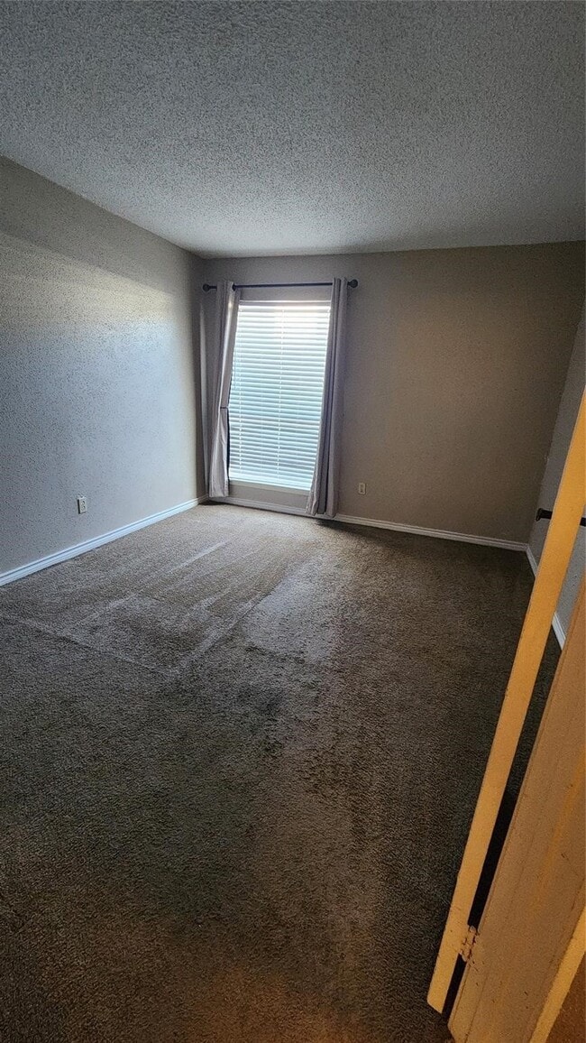 Building Photo - 2818 S Bartell Dr