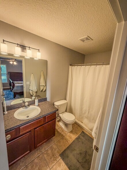 Building Photo - 209 Leese Dr