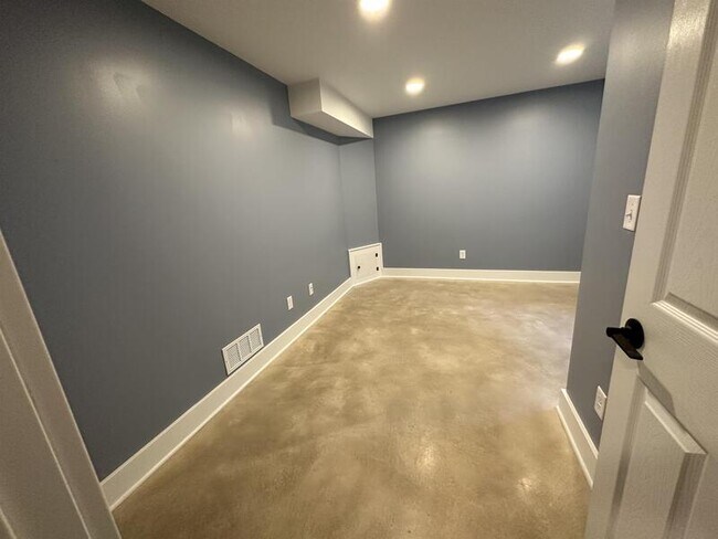 Building Photo - 1306 New Hampshire St