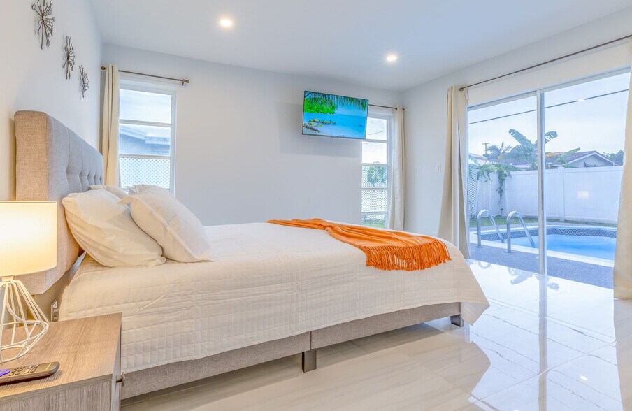 Building Photo - 6466 NW 20th St