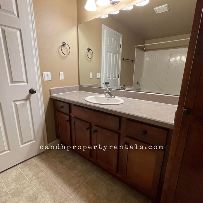 Building Photo - 1053 Picador Way