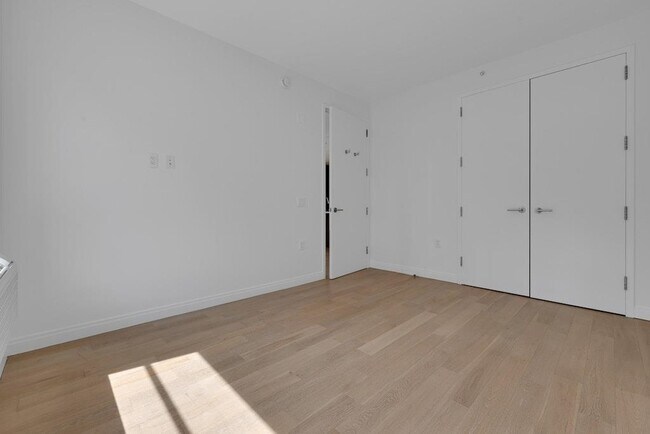 Building Photo - 160 1st St