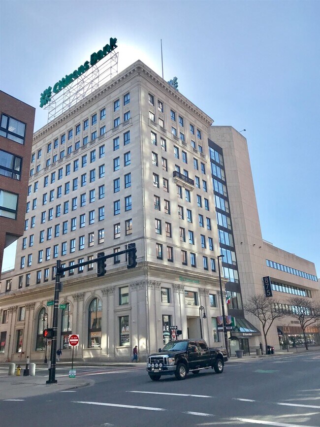 Building Photo - 875 Elm St