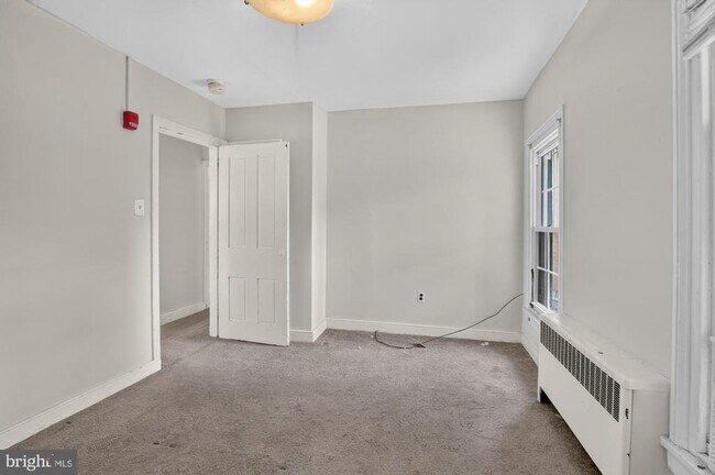 Building Photo - 350 Green Ln