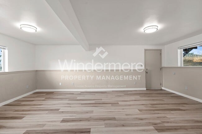 Building Photo - *MOVE IN SPECIAL * 1/2 OFF FIRST MONTHS RE...